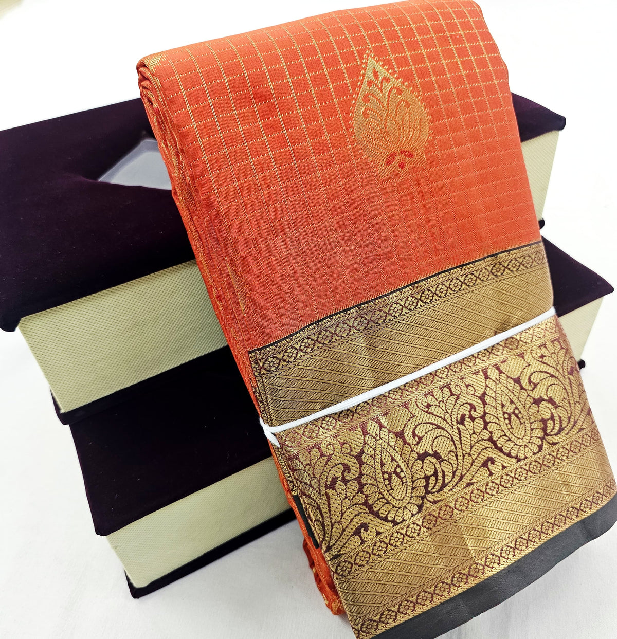 Kanchipuram Blended Vaira Oosi Contrast Silk Saree