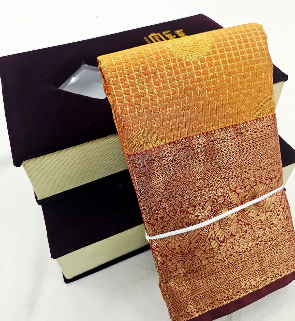 Kanchipuram Blended Vaira Oosi Contrast Silk Saree