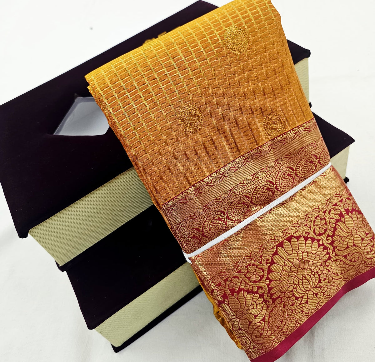 Kanchipuram Blended Vaira Oosi Contrast Silk Saree